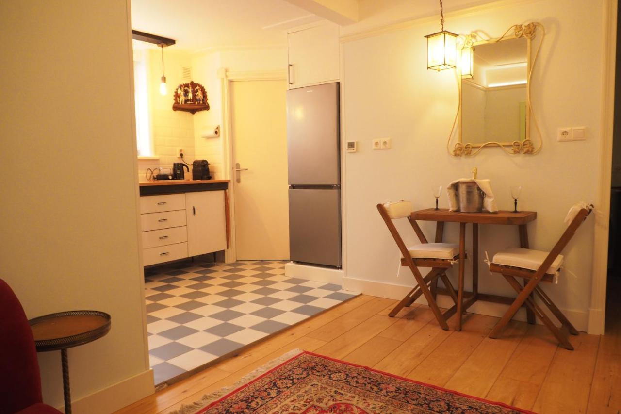 دِن بورِخْ B&B Bureau Warmoesstraat المظهر الخارجي الصورة