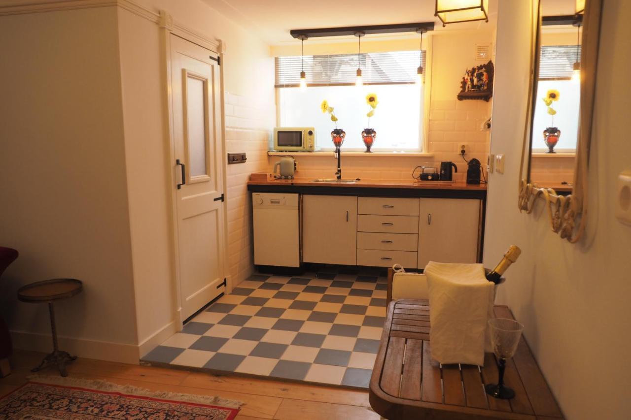 دِن بورِخْ B&B Bureau Warmoesstraat المظهر الخارجي الصورة