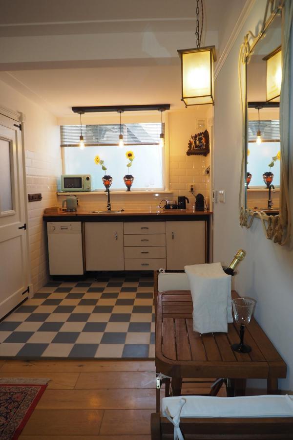 دِن بورِخْ B&B Bureau Warmoesstraat المظهر الخارجي الصورة